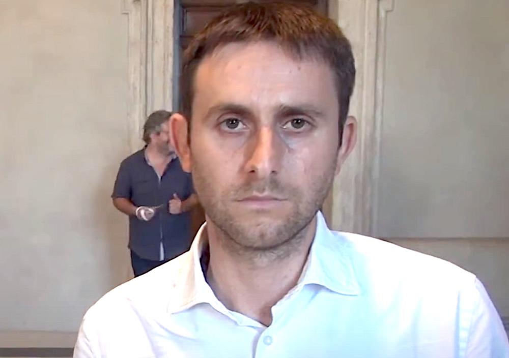 alt=