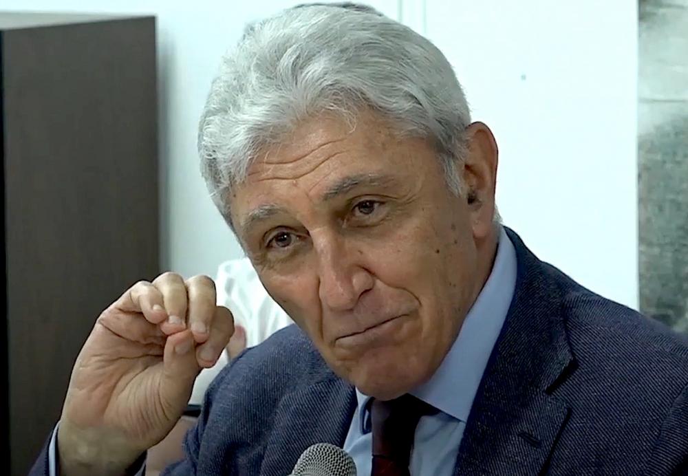 alt=