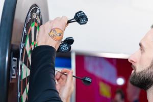 Inter a lezione di freccette con DAZN